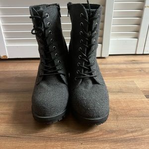 Woman’s Grey Lane Bryant Lace Up And Zip Up Bootie Size 8